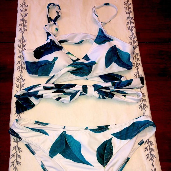 TROPICAL CUPSHE BIKINI - Picture 1 of 4